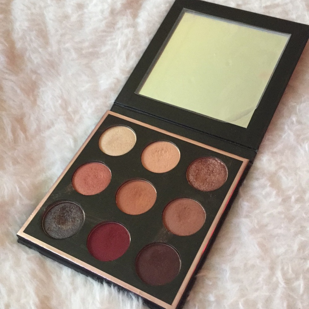 MANNYMUA eyeshadow palette